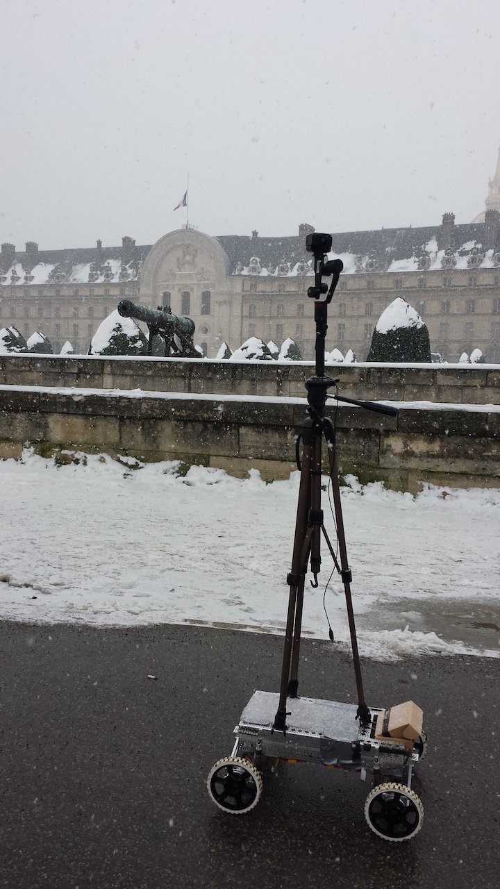 Robbie v3 at Invalides, Paris